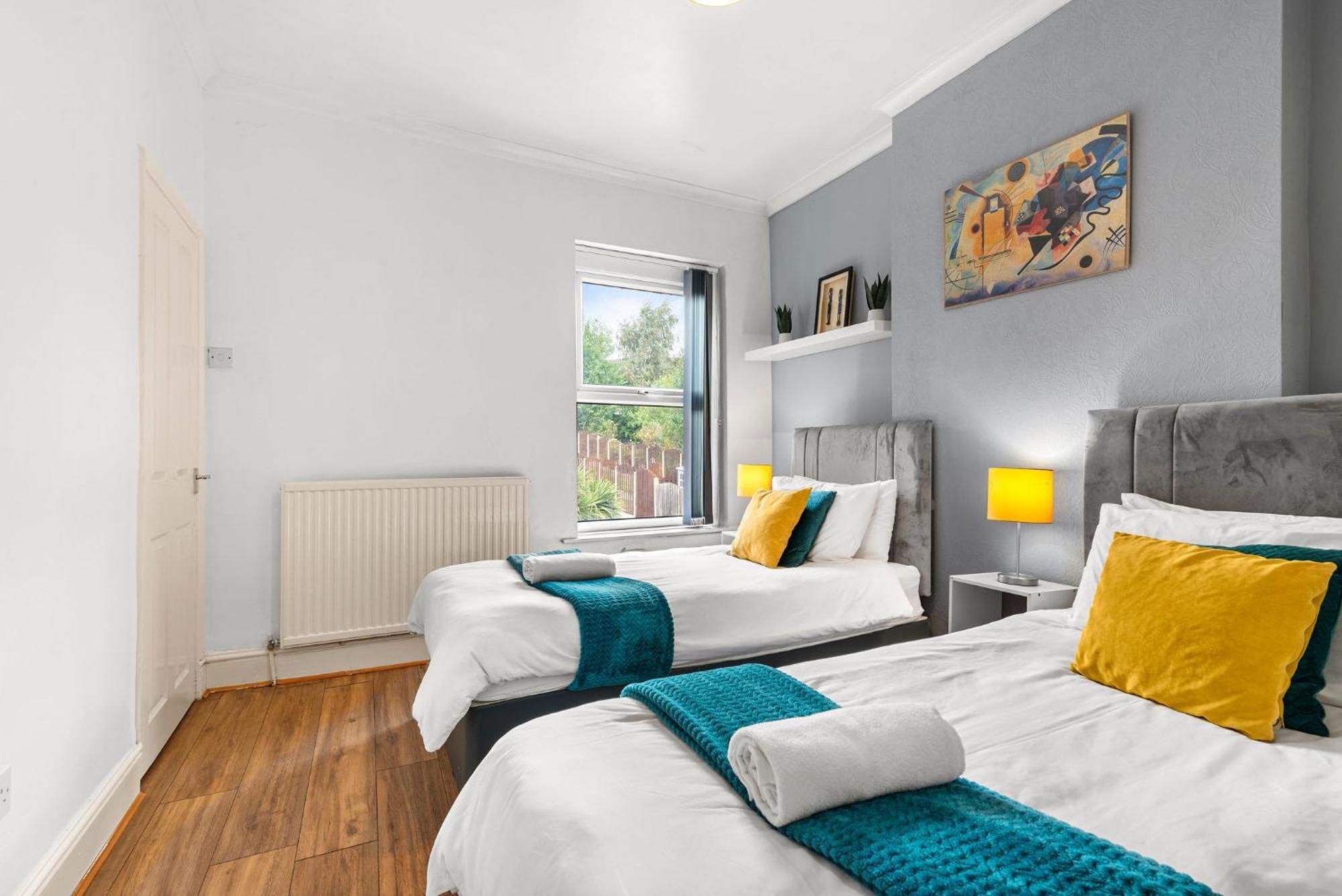 Hilltop Place Suites Near Meadowhall Шефилд Екстериор снимка
