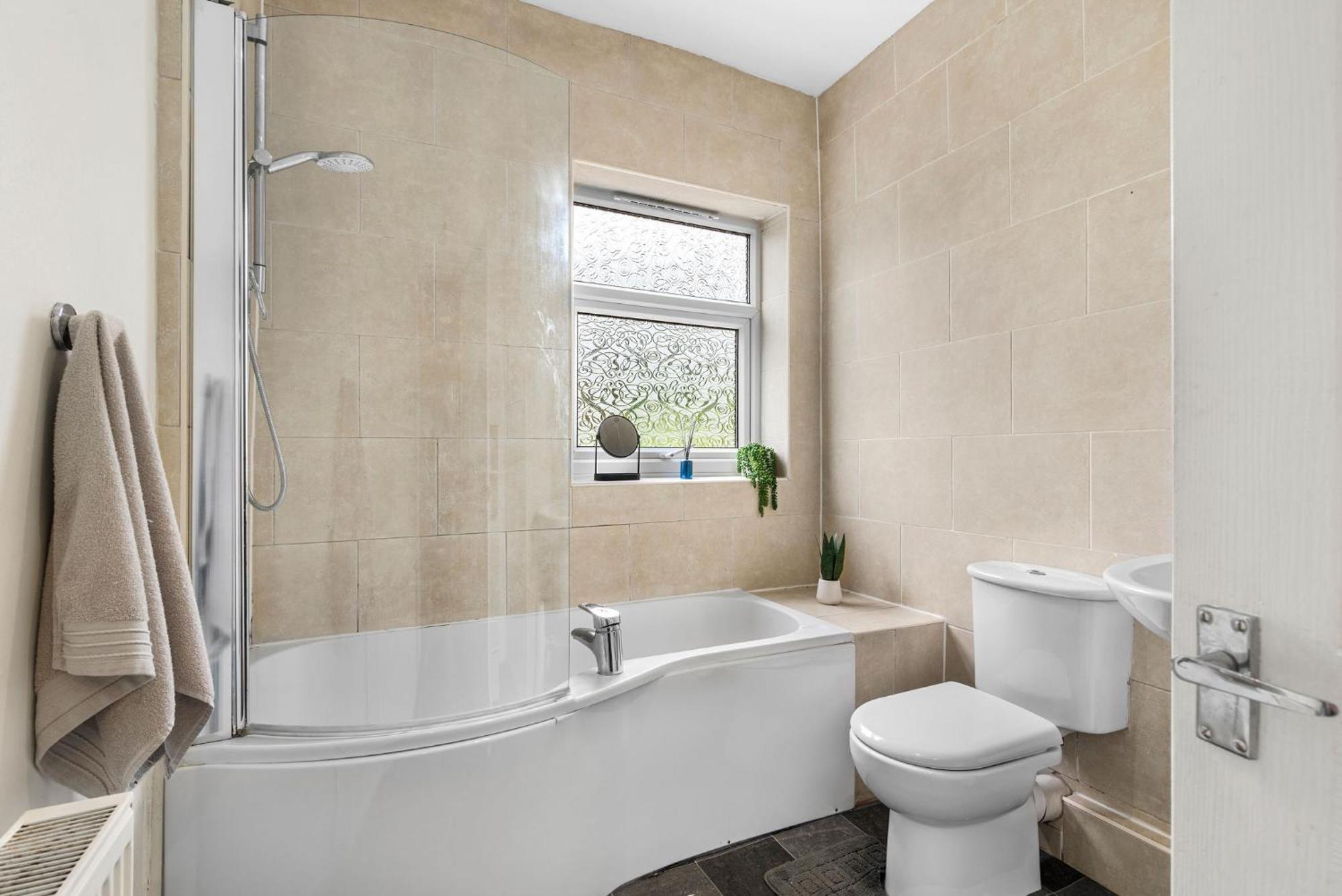 Hilltop Place Suites Near Meadowhall Шефилд Екстериор снимка