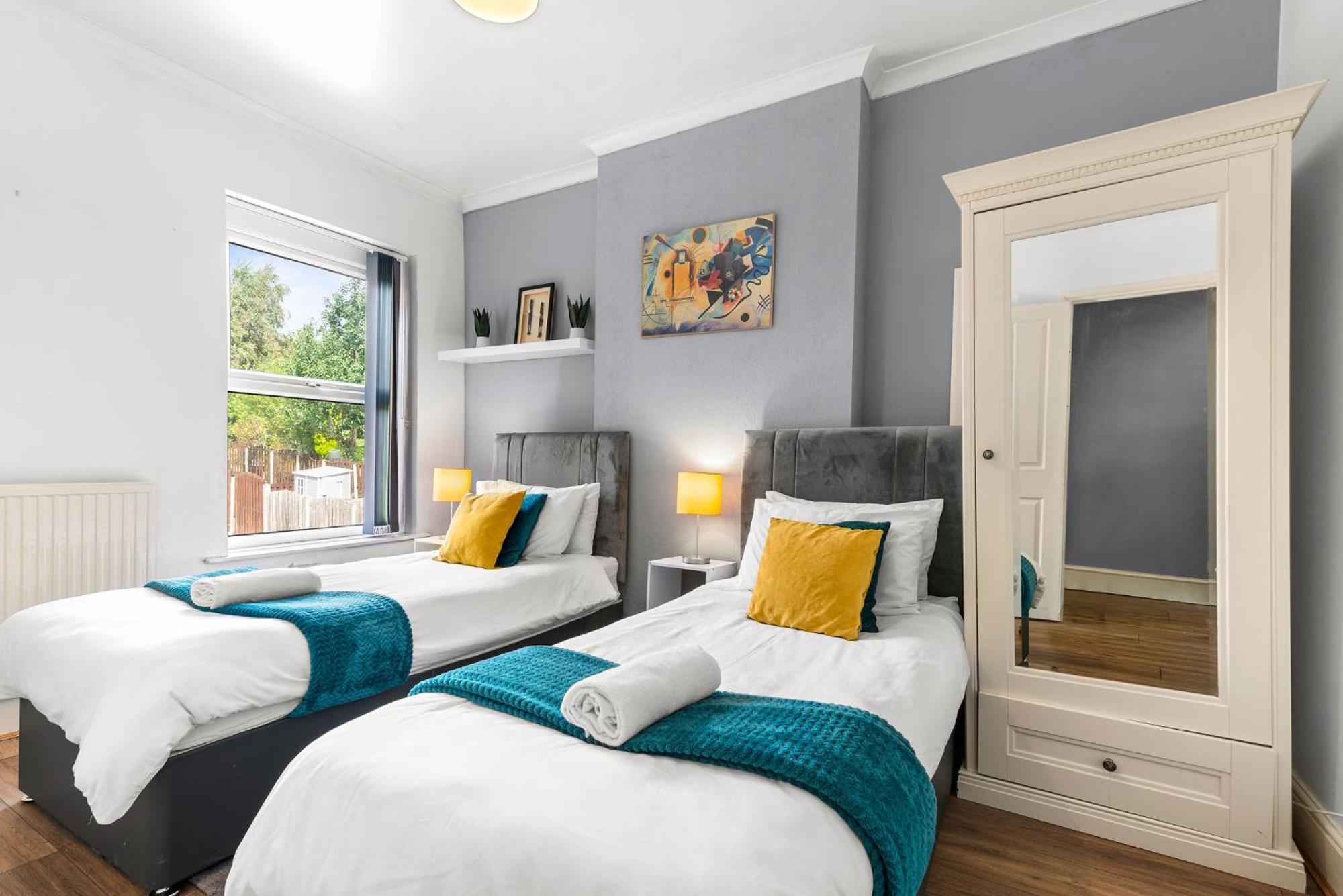 Hilltop Place Suites Near Meadowhall Шефилд Екстериор снимка