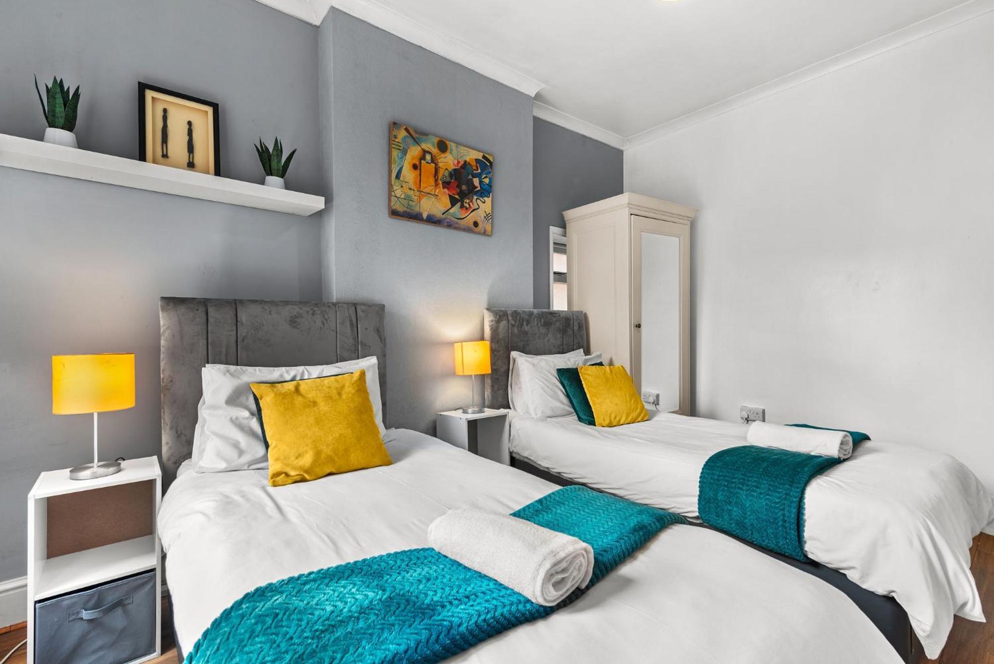 Hilltop Place Suites Near Meadowhall Шефилд Екстериор снимка