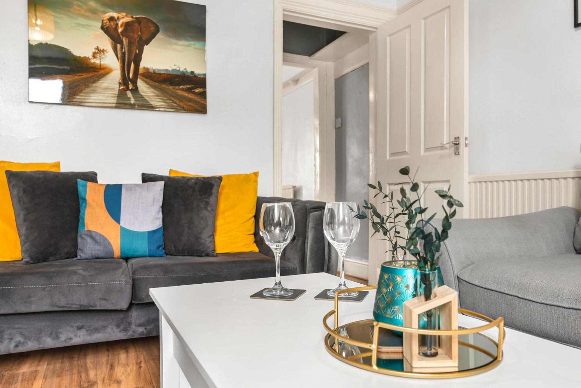 Hilltop Place Suites Near Meadowhall Шефилд Екстериор снимка