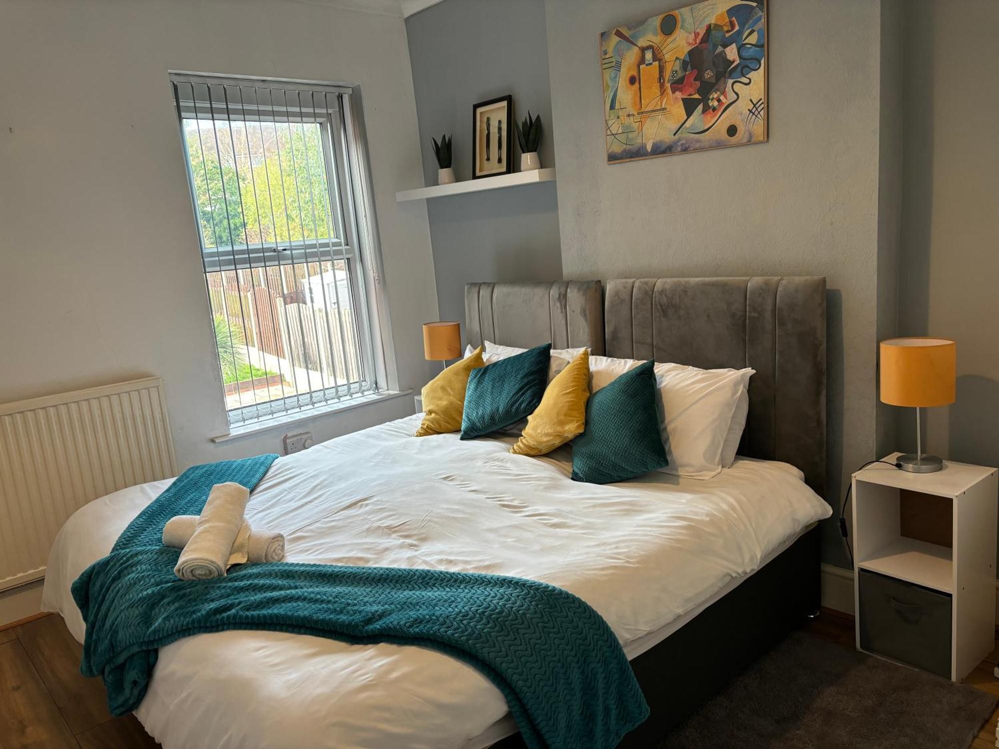 Hilltop Place Suites Near Meadowhall Шефилд Екстериор снимка